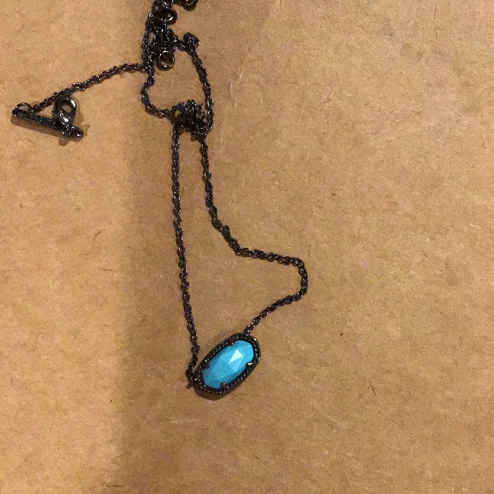 Kendra Scott necklace